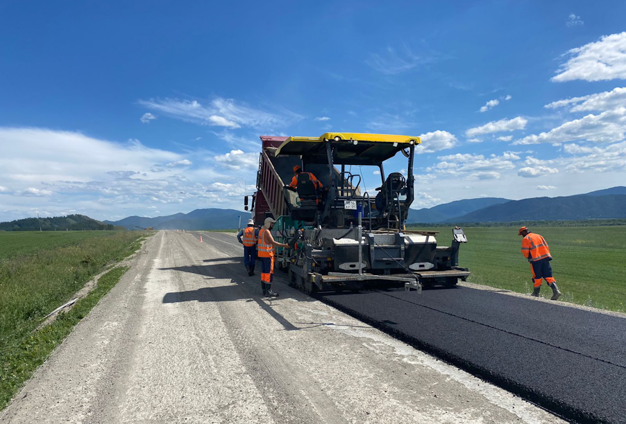 В Республике Алтай продолжается обновление дороги, ведущей к природному парку «Белуха»